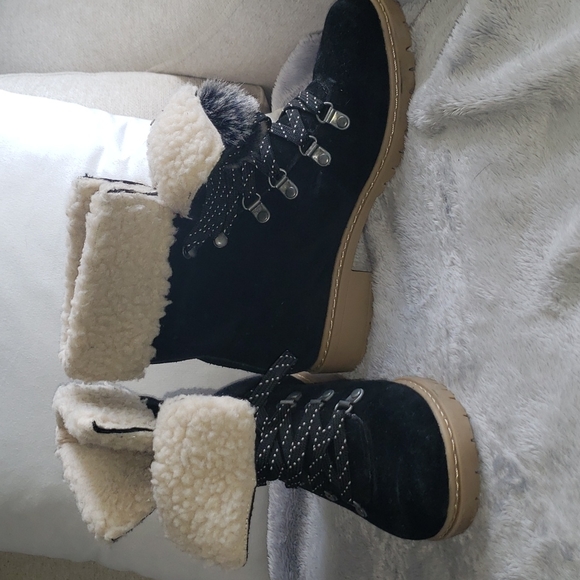 G.H. Bass Abigail Black Gently Worn - Picture 2 of 5